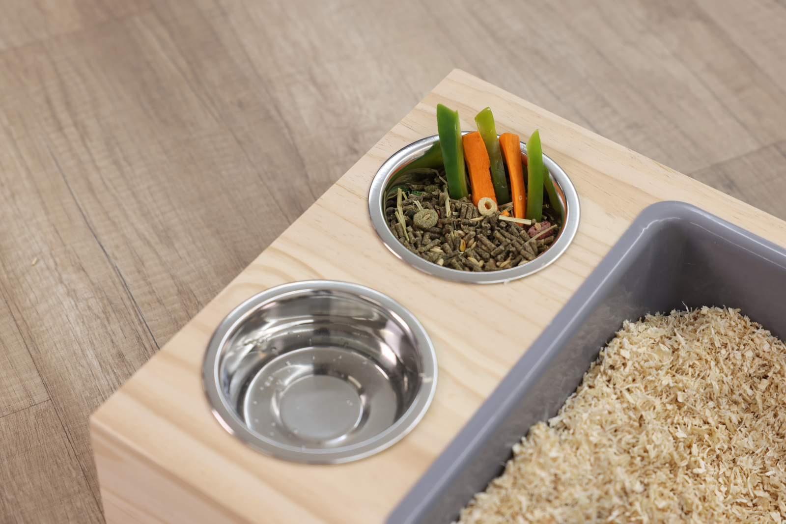 Kerbl Pet Digging Station rastrelliera conigli con ciotole
