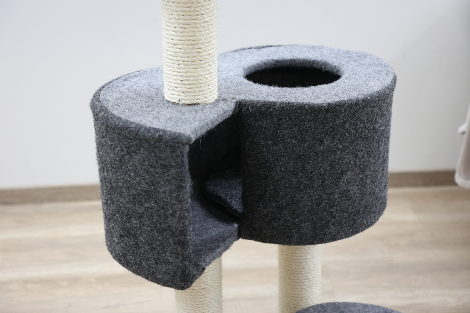 Kerbl Pet Fridolin albero tiragraffi gatto feltro cuccia