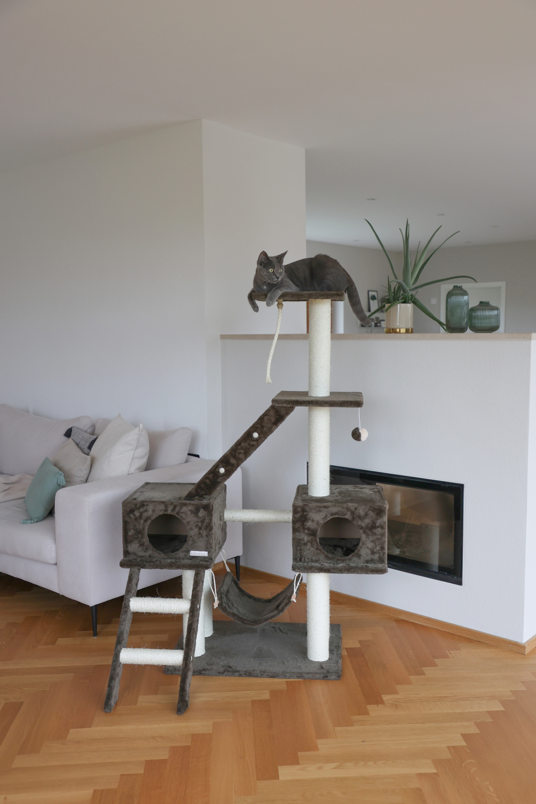 Kerbl Pet Cat Tree Granat tiragraffi gatto con amaca