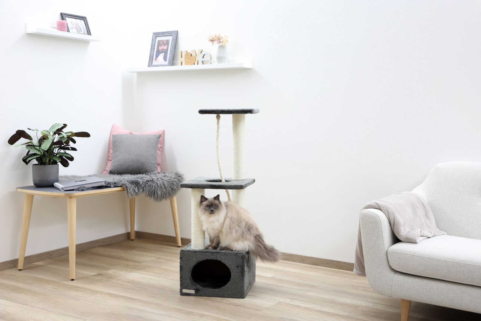 Kerbl Platin Pro Albero Tiragraffi per Gatti con Cuccia Sisal