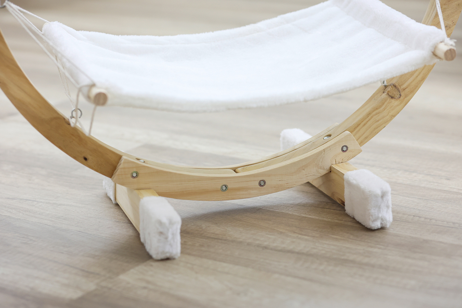 Kerbl Pet Siesta Amaca per Gatti in Peluche con Telaio Legno
