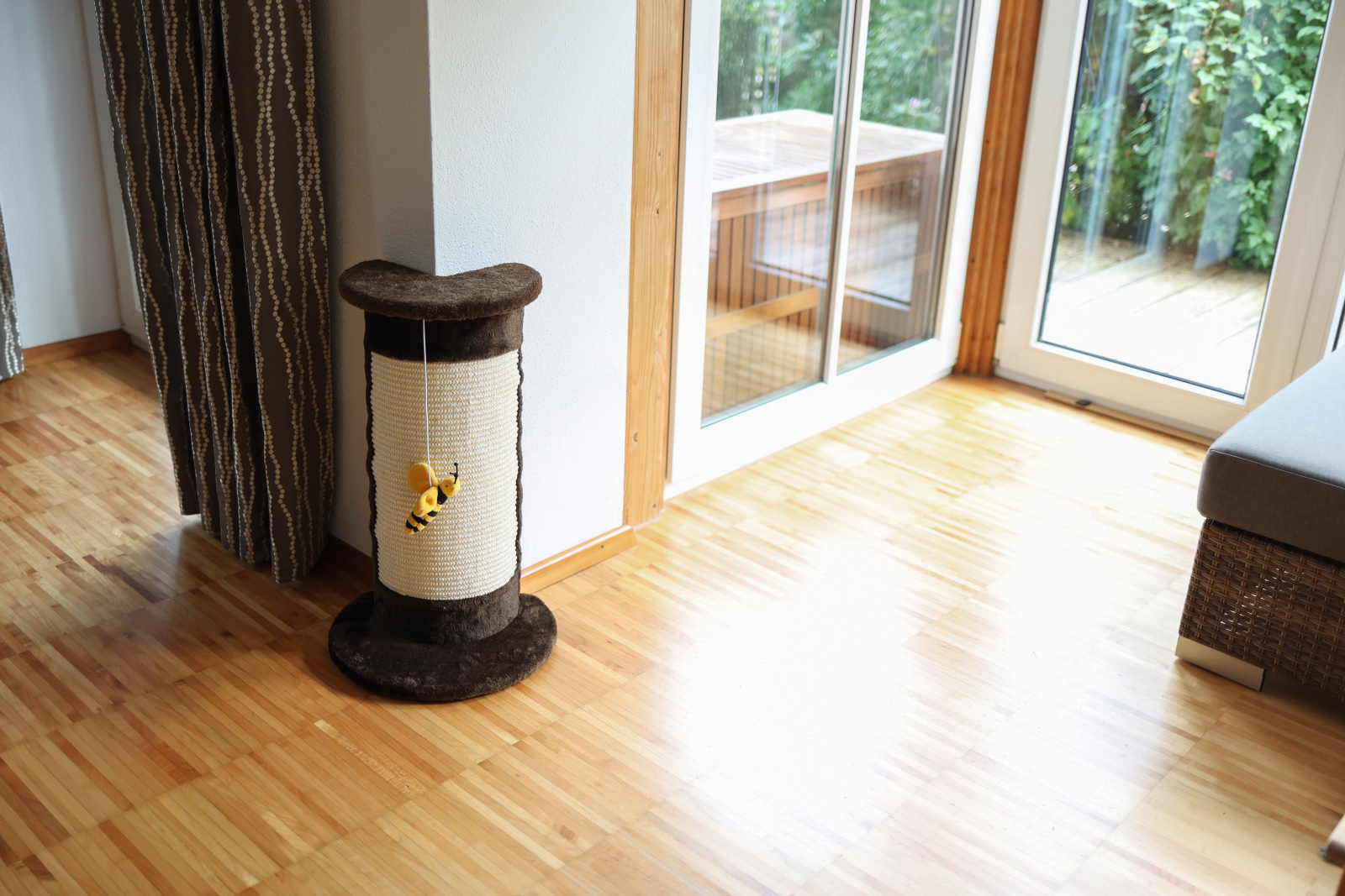 Kerbl Pet Cat Scratch Scratching Post Corner tiragraffi angolare sisal