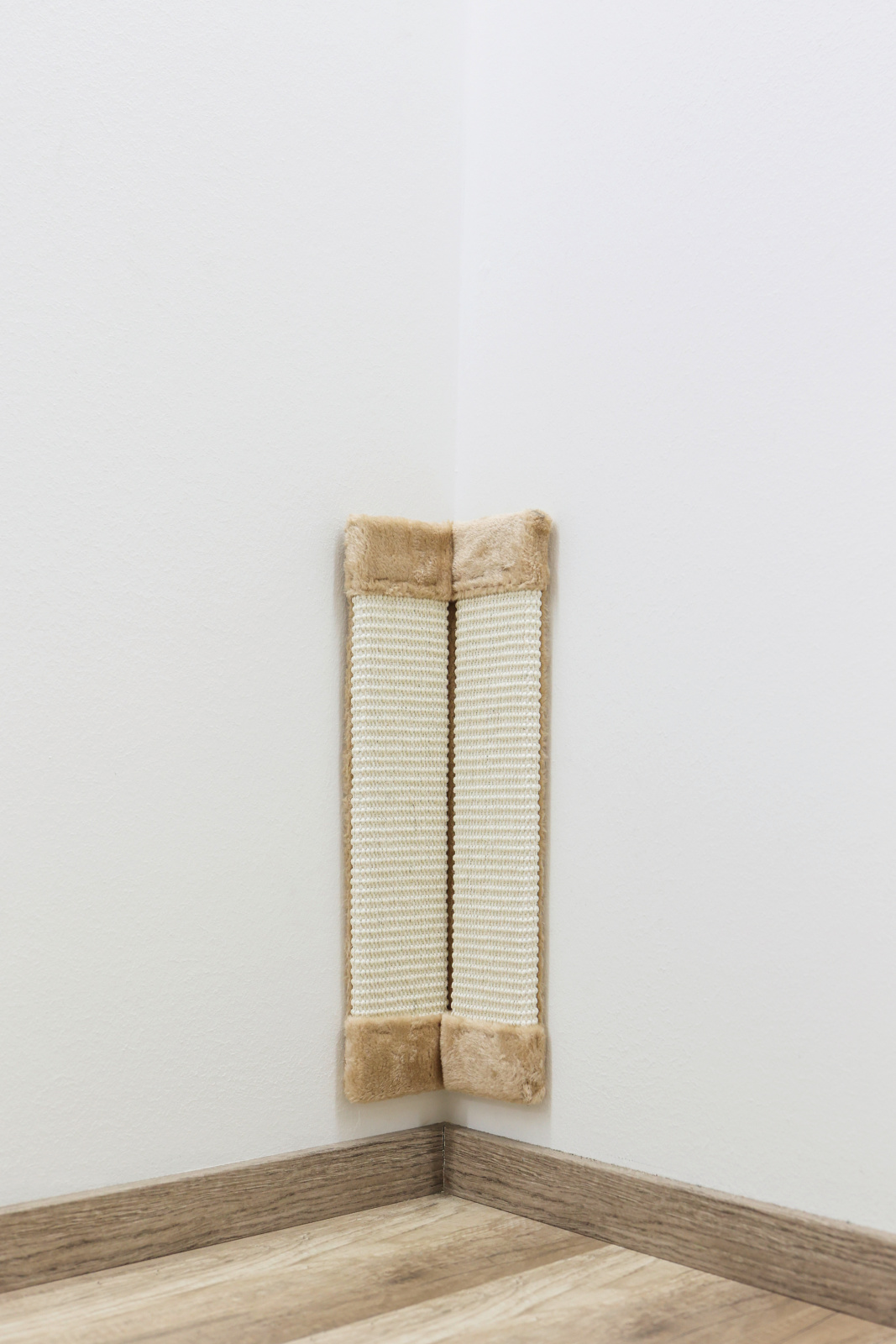 Kerbl Pet Corner Scratch Board tiragraffi angolo sisal