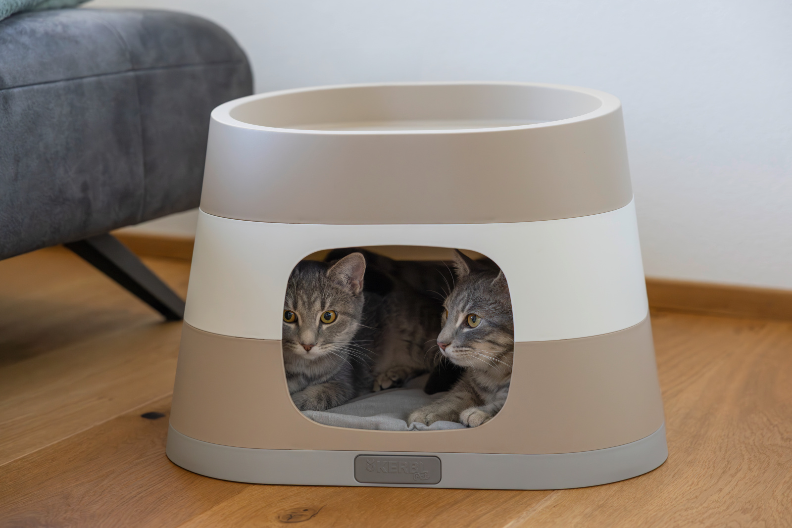 Kerbl Pet Cat Cave Bianca Cuccia Chiusa Plastica con Cuscino