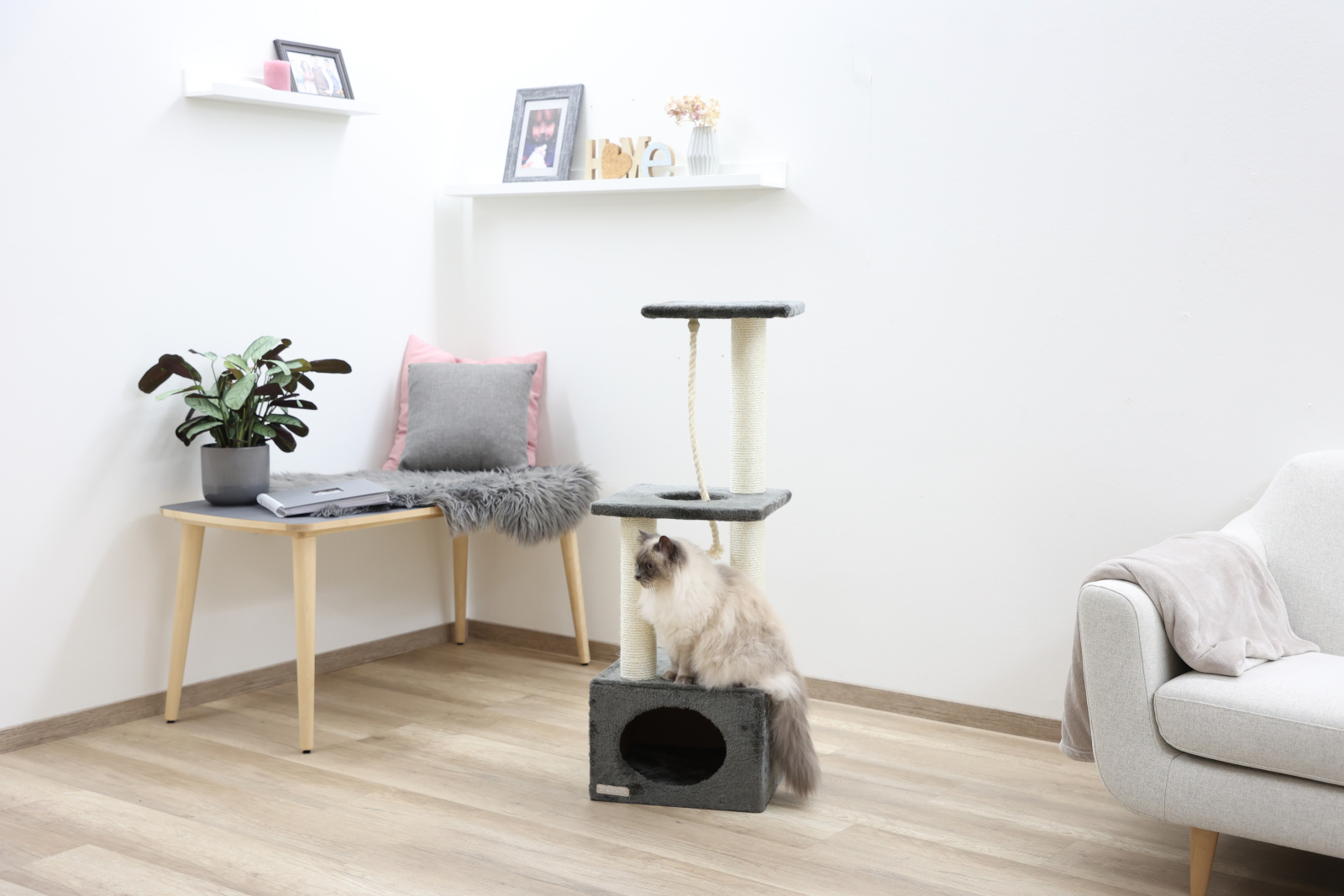 Kerbl Platin Pro Albero Tiragraffi per Gatti con Cuccia Sisal