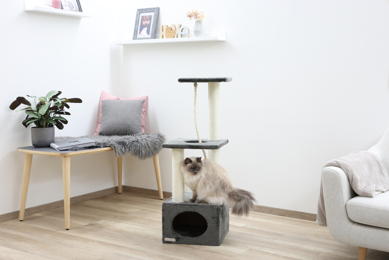 Kerbl Platin Pro Albero Tiragraffi per Gatti con Cuccia Sisal