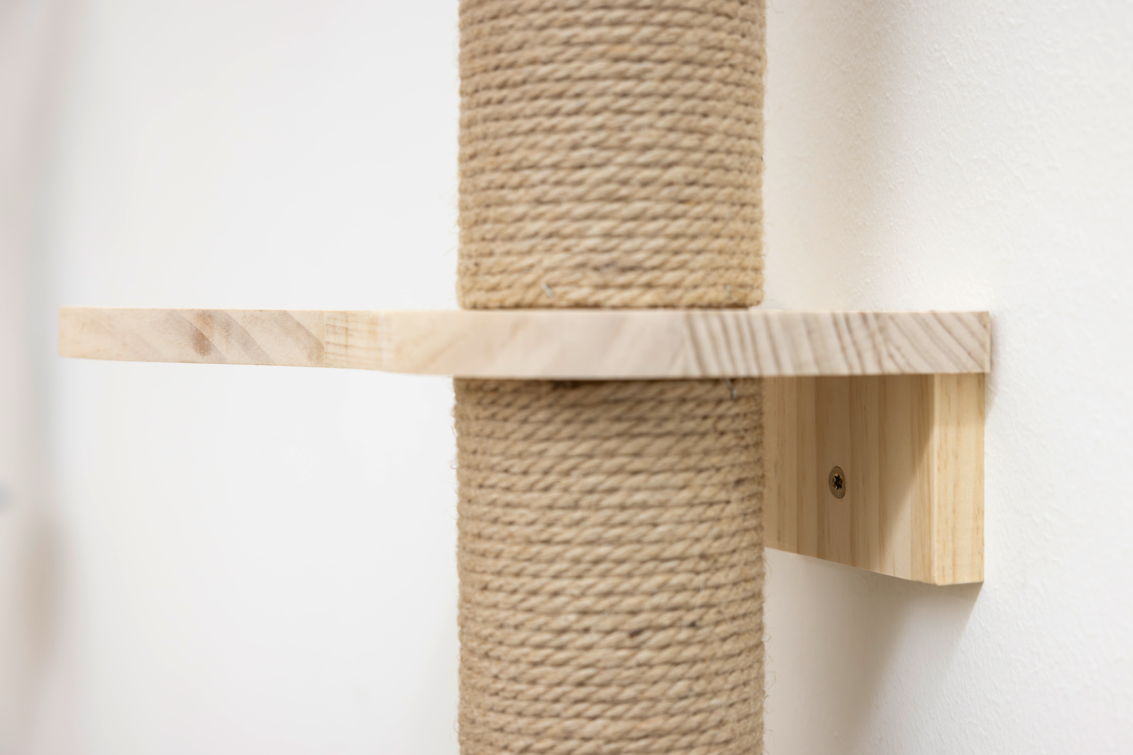 Kerbl Pet Timber Tiragraffi a Parete Legno Iuta