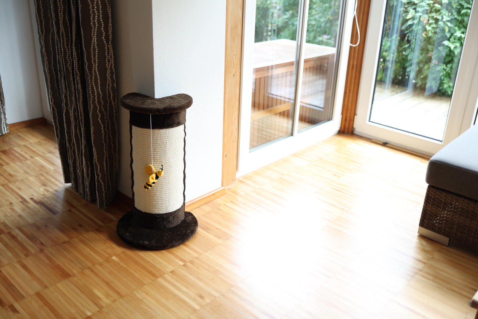 Kerbl Pet Cat Scratch Scratching Post Corner tiragraffi angolare sisal