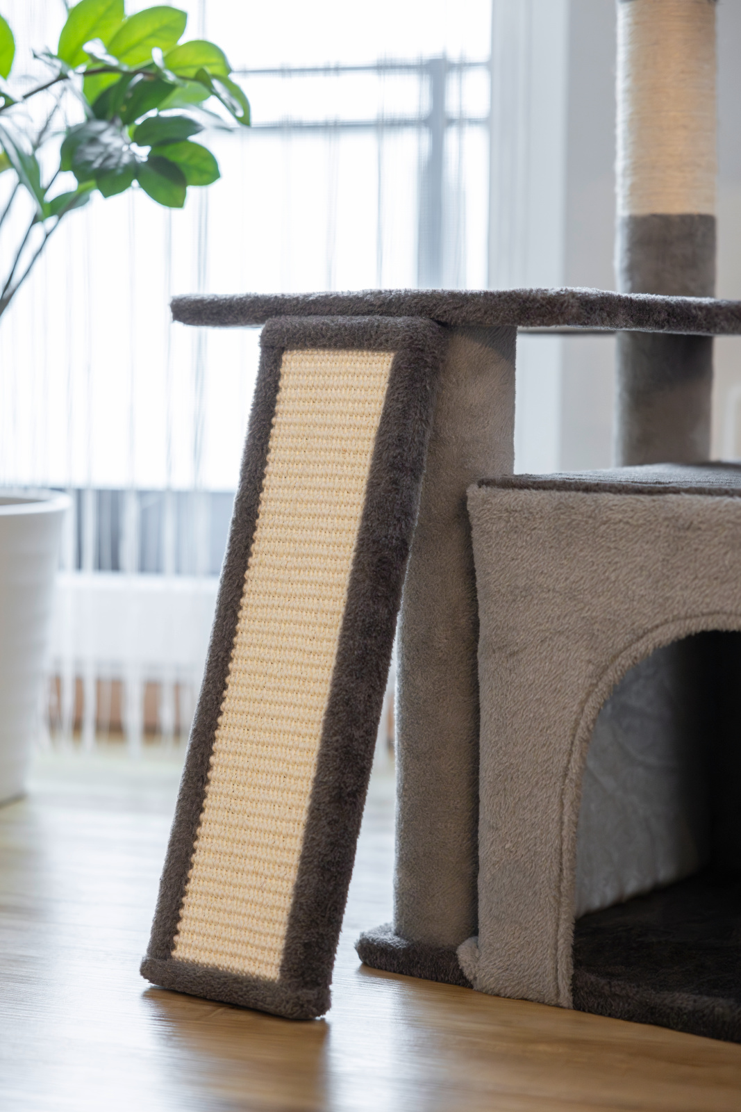 Kerbl Rosalie Albero Tiragraffi Gatto con Grotta in Sisal