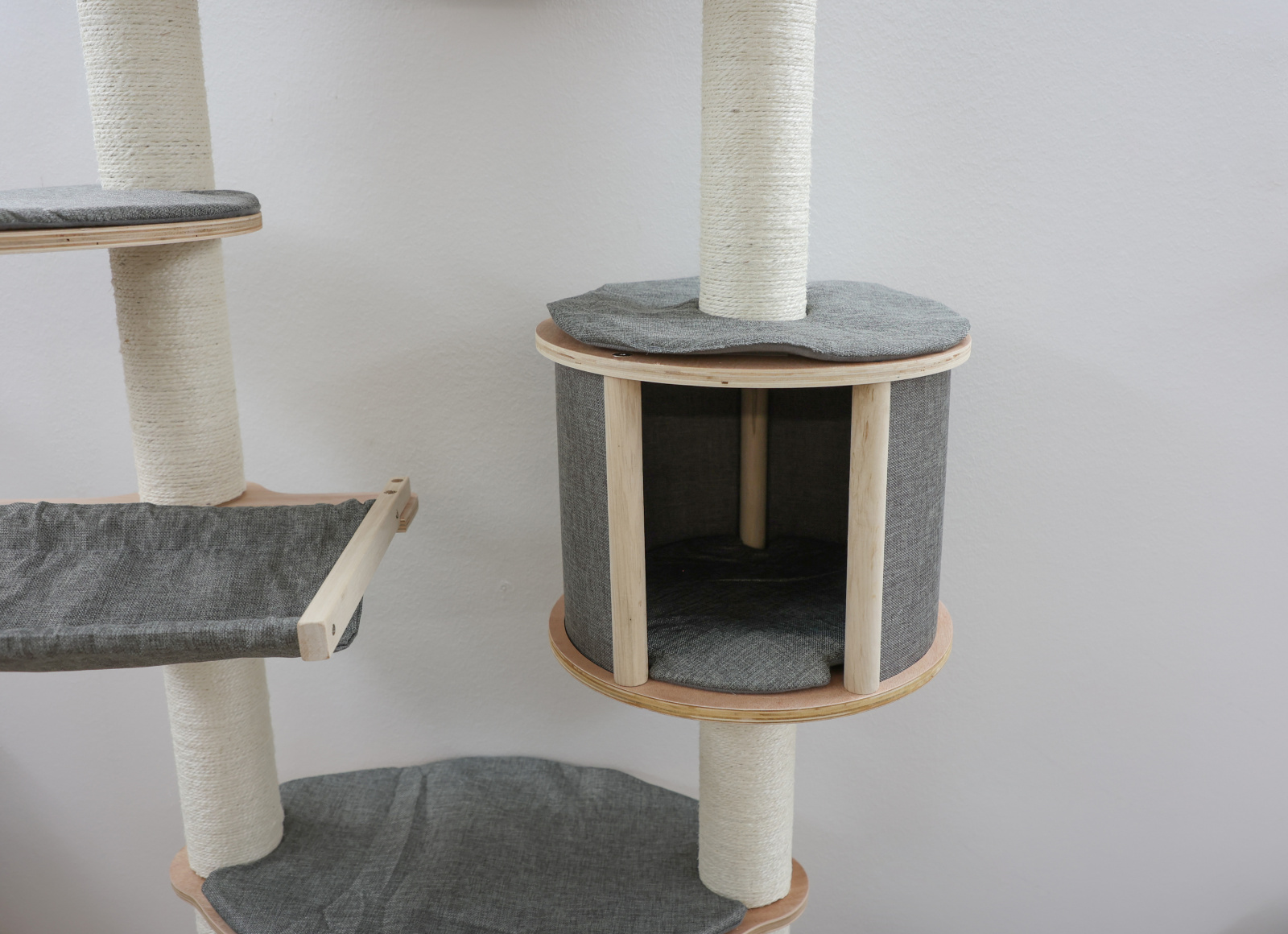 Kerbl Dolomit XL Tofana tiragraffi parete gatto con cuccia