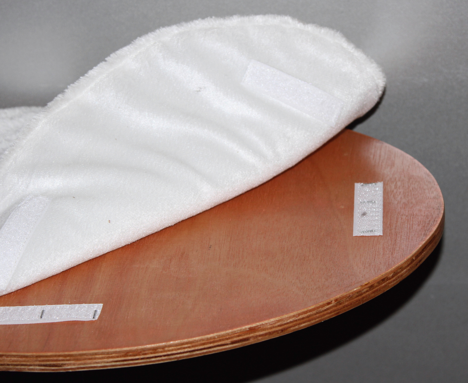Kerbl Pet Dolomit Tiragraffi da Parete per Gatti con Cuccia
