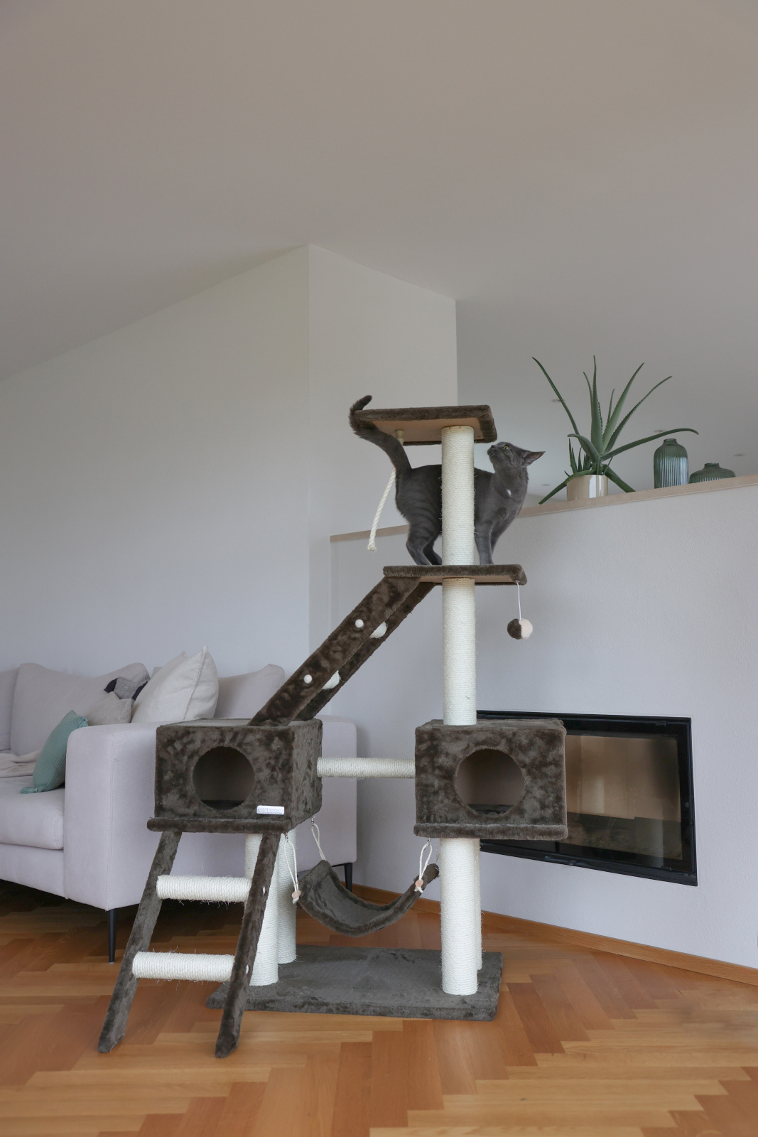 Kerbl Pet Cat Tree Granat tiragraffi gatto con amaca