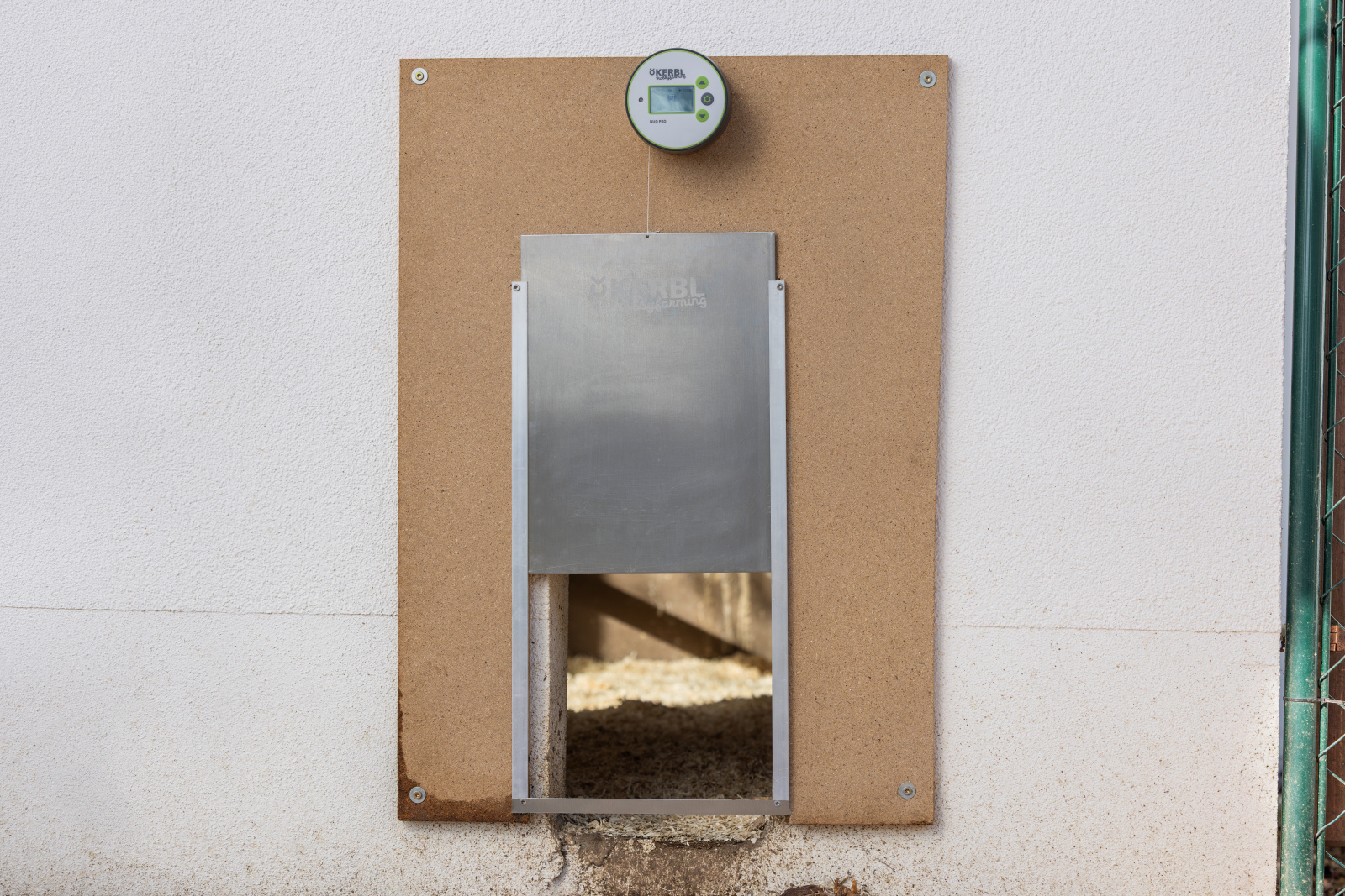 Kerbl Pet Duo Pro porta pollaio automatica con sensore luce