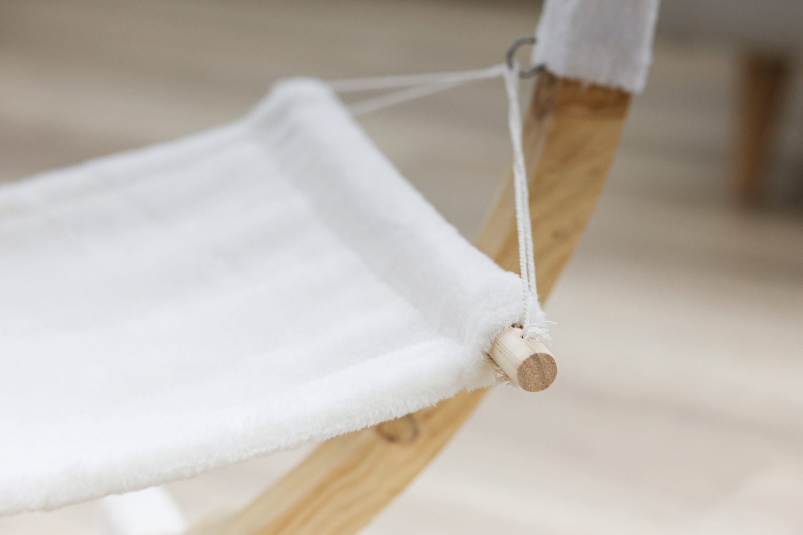 Kerbl Pet Siesta Amaca per Gatti in Peluche con Telaio Legno