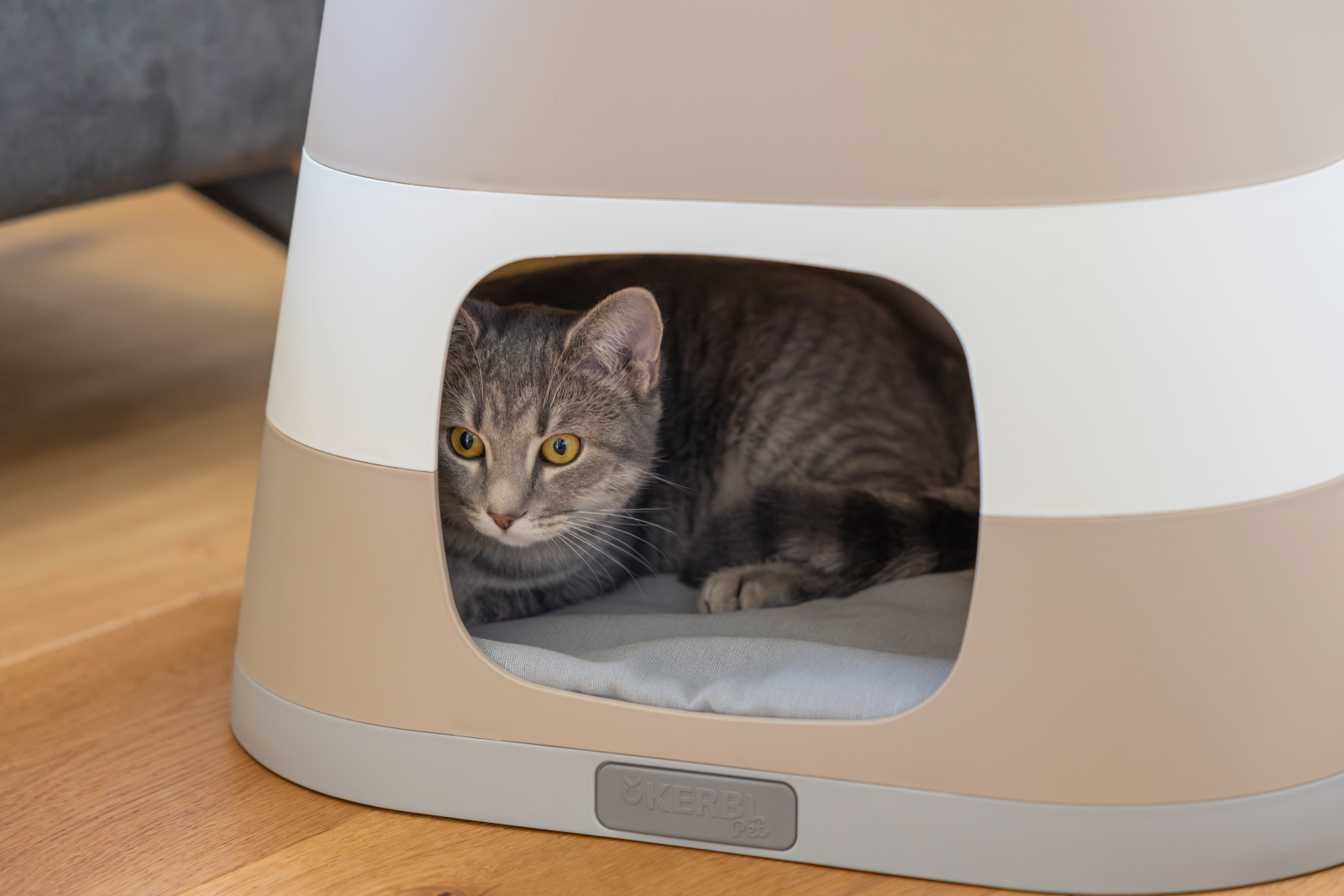 Kerbl Pet Cat Cave Bianca Cuccia Chiusa Plastica con Cuscino